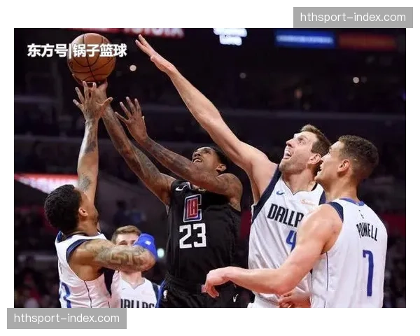 老将华金替补登场，贝蒂斯球迷起立鼓掌致敬