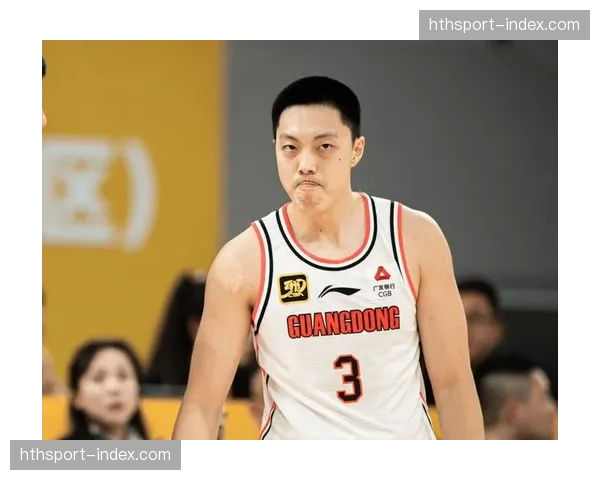 胡明轩赛后坦言防守专注度不足,杜锋指导未作直接回应 胡明轩赛后坦言防守专注度不足,杜锋指导未作直接回应